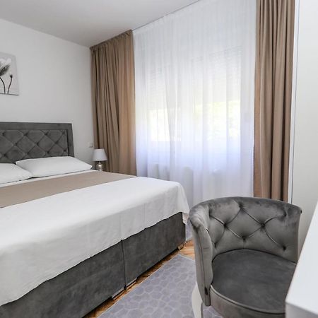 Apartmani Guto Podstrana Eksteriør billede