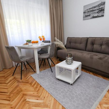 Apartmani Guto Podstrana Eksteriør billede