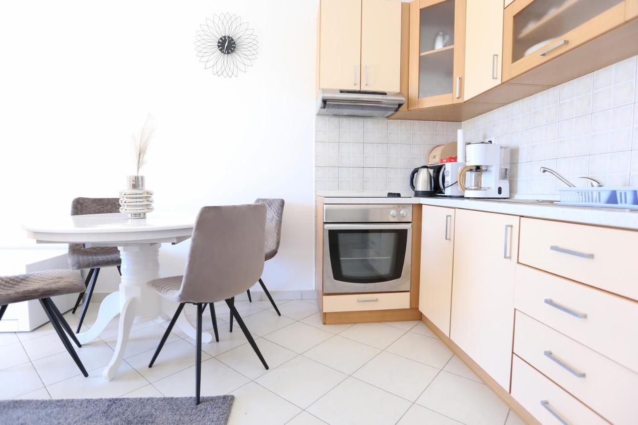 Apartmani Guto Podstrana Eksteriør billede