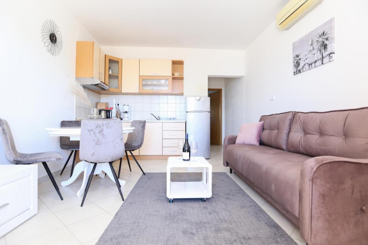 Apartmani Guto Podstrana Eksteriør billede