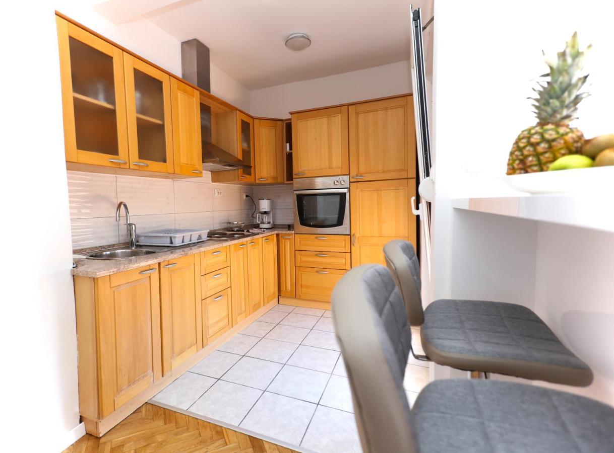 Apartmani Guto Podstrana Eksteriør billede