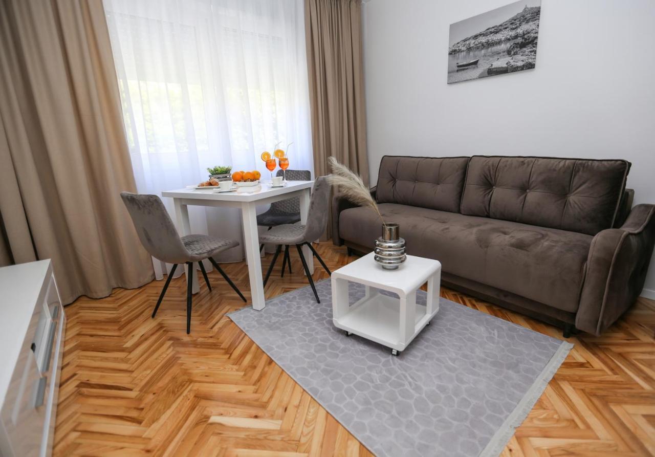 Apartmani Guto Podstrana Eksteriør billede